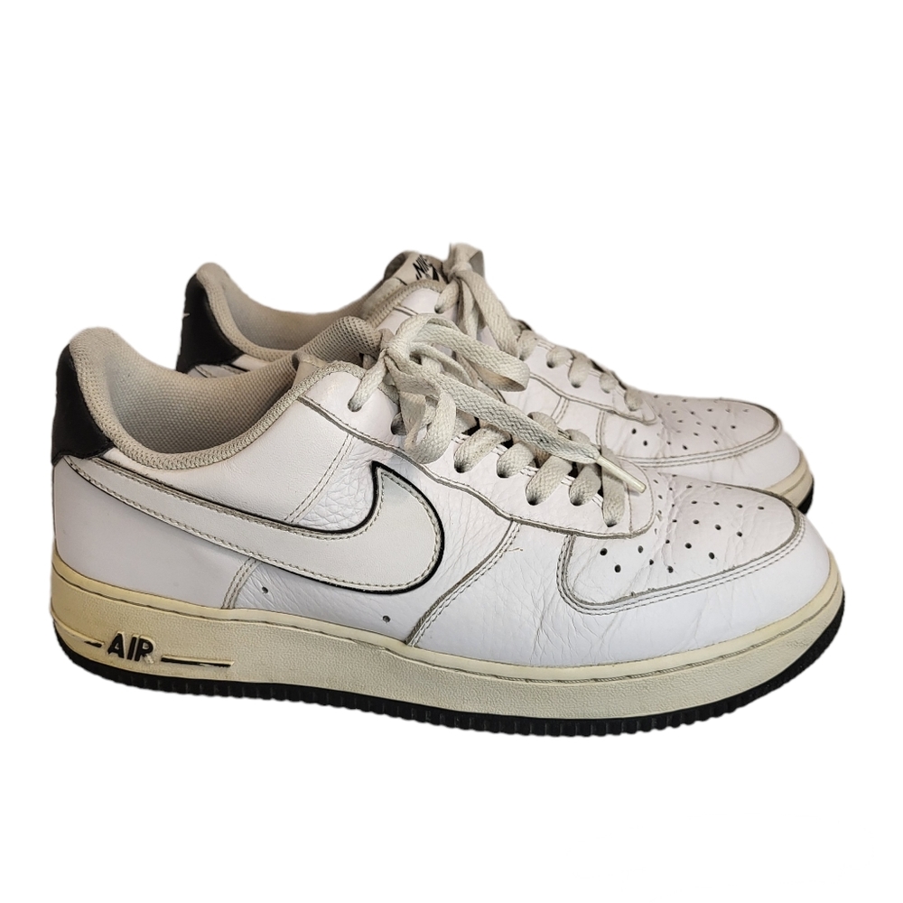 Nike Air force 1 white with black trim leather sneaker Size 9